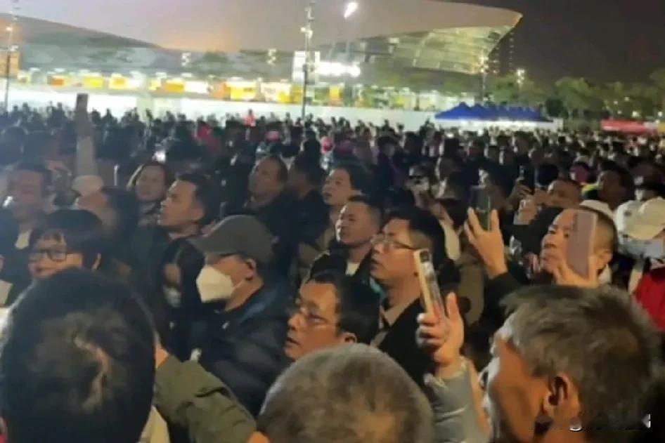 刀郎厦门演唱会今晚开演
   刀郎线下演唱会已在成都、广州、南京、澳门完美收官，