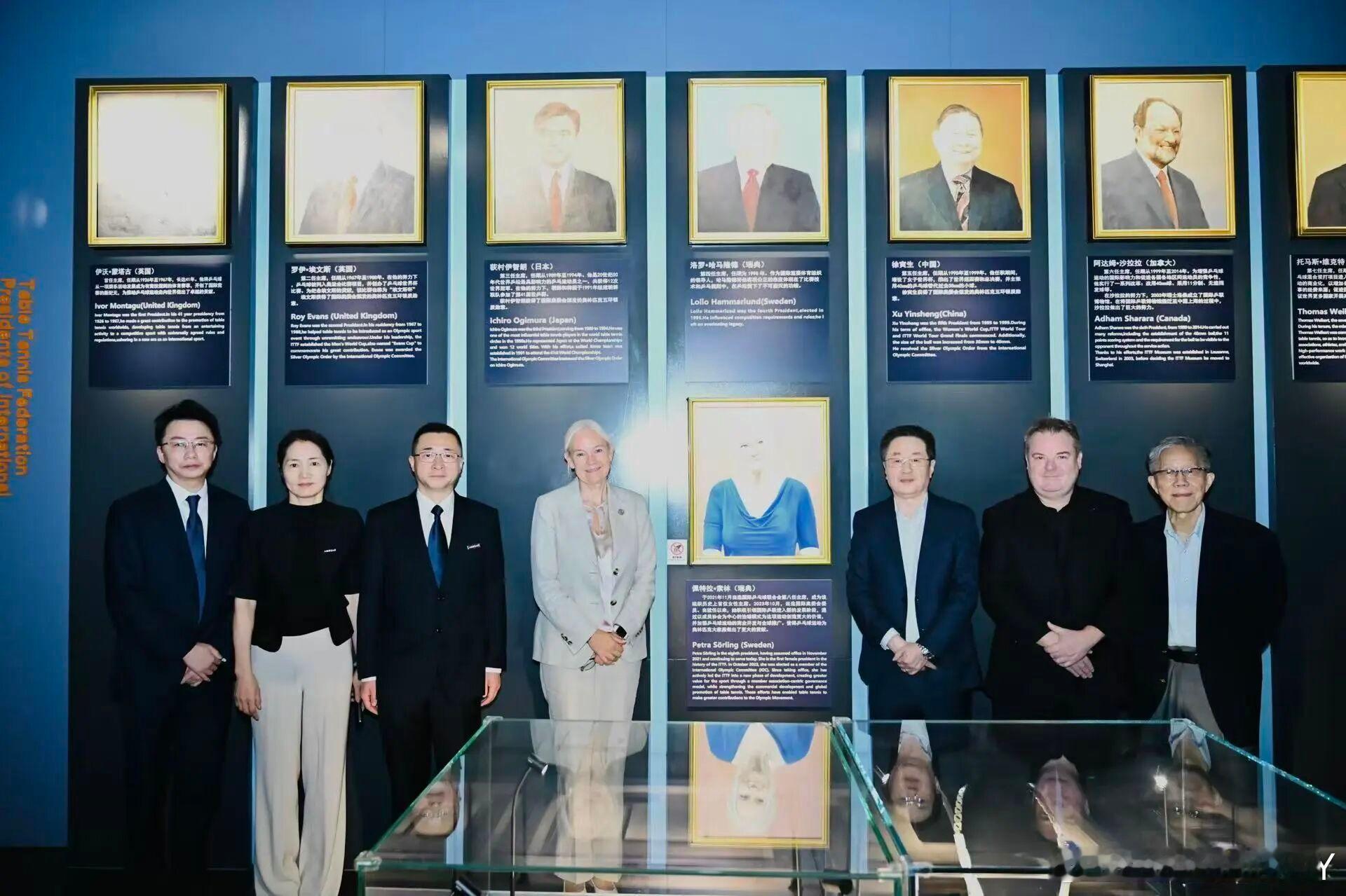 索林和丹顿到上海去了（赠送巴黎奥运会火炬） ​​​