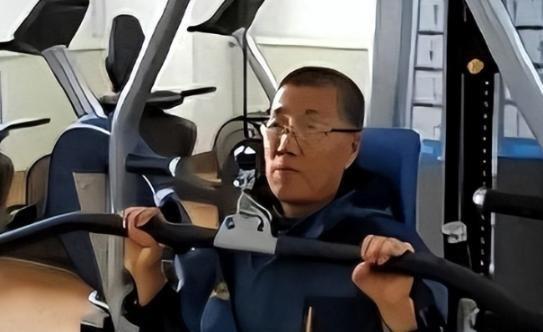 2000年，哈尔滨57岁的杨孟勇换上了26岁车祸去世小伙的心脏，本来只是想从死亡