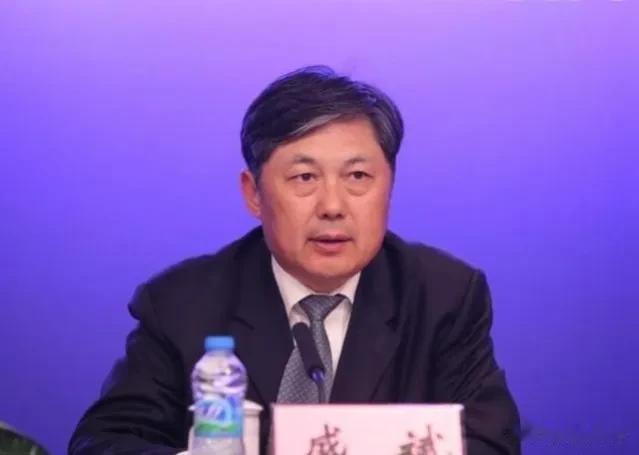 深圳一正局级退休干部坠楼身亡！

该事件发生以后，在网上引发热议，从权威媒体处获
