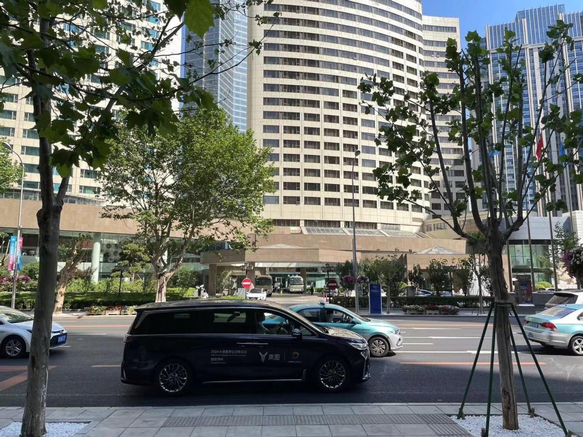 岚图汽车：颜值和实力让我直接拿下官车首席
话说，最近大连街头刮起了一阵“岚图风”