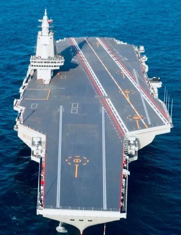 055大驱我们都造十几艘了，航母却只有3艘，为什么我们不复制粘贴批量生产航母呢？