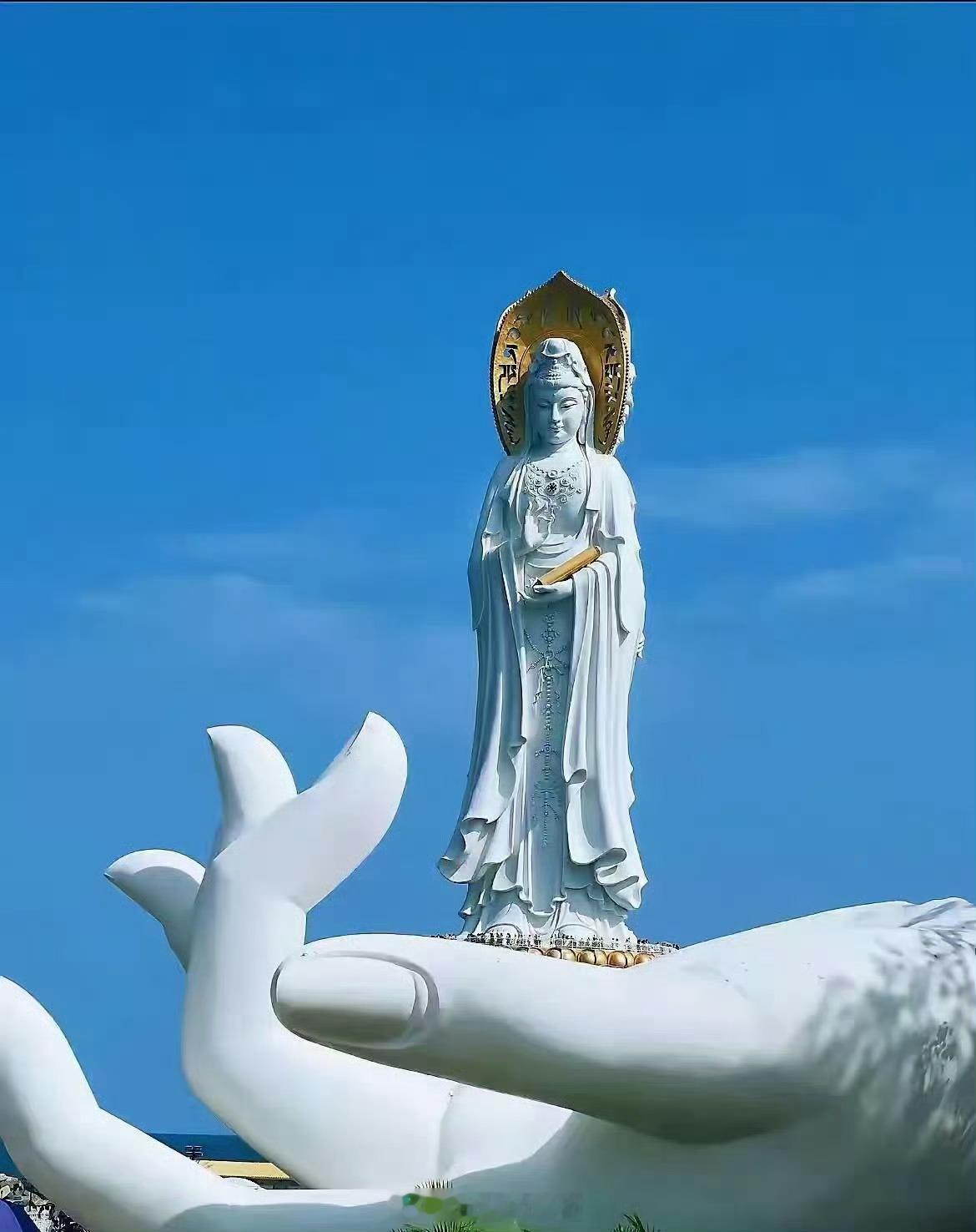 刷到菩萨，是大吉兆，顶礼默念:菩萨保佑姻缘美满，良缘早结幸福长！菩萨庇佑，得贵人