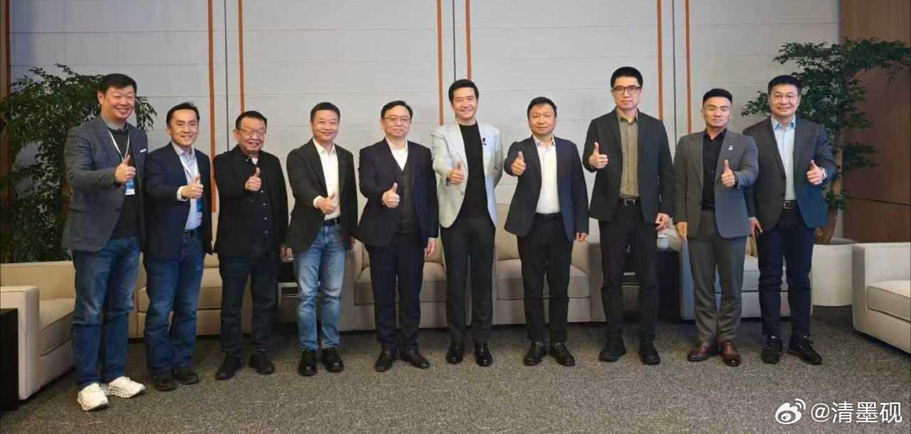 AAA电池王哥：要电池吗？充电嘎嘎快的那种！比亚迪比亚迪闪充