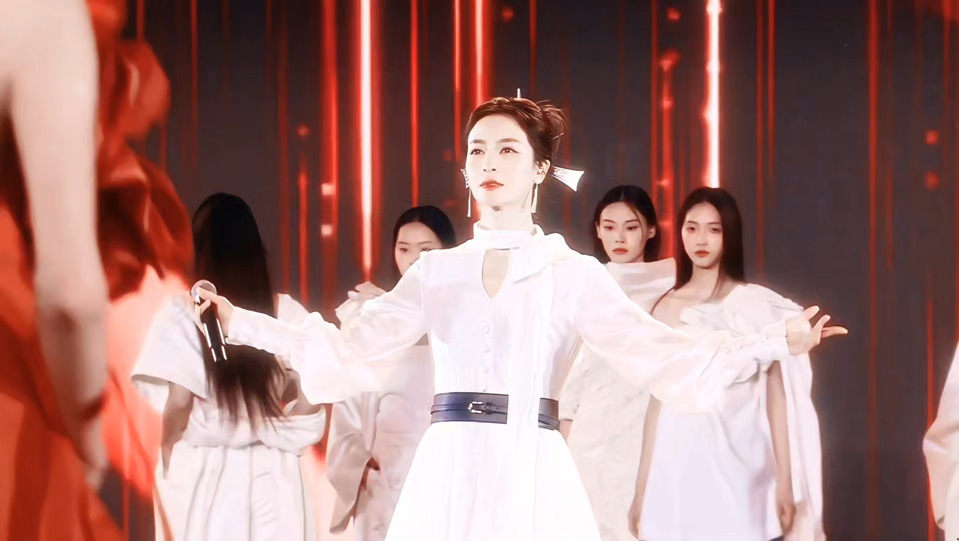 李晟神图🈶！此女好美！！ 李晟闽南语舞台李晟献唱走笔酿天涯