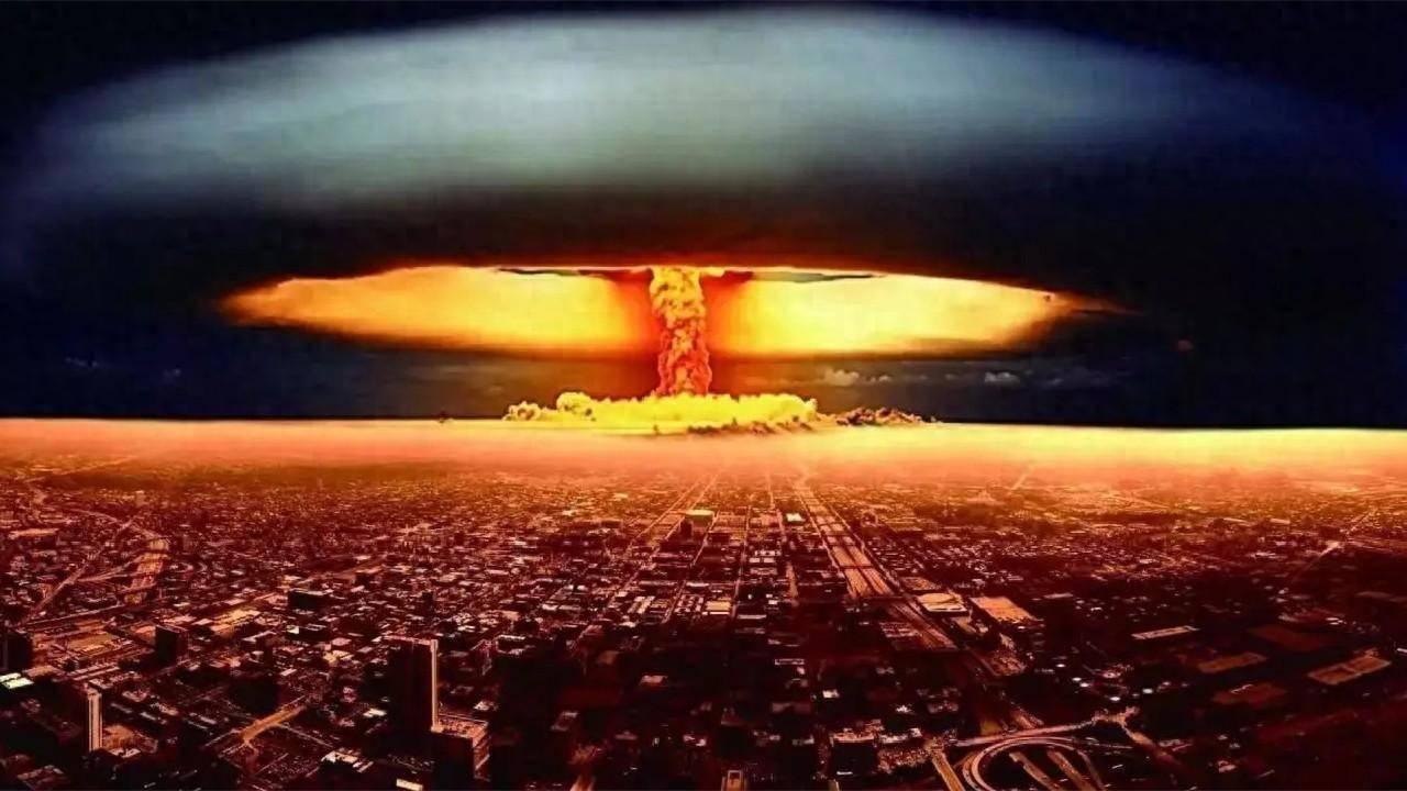 中国已经划定了对日本核反击的两条红线：
其一，日本胆敢研发或拥有核武器，
其二，