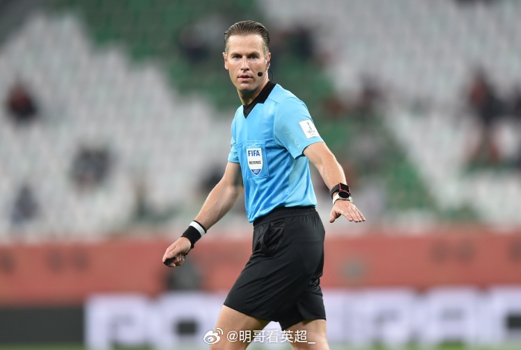 阿森纳VS勒沃库森次回合裁判主裁判：马克列VAR裁判：西格勒VAR助理裁判：范布