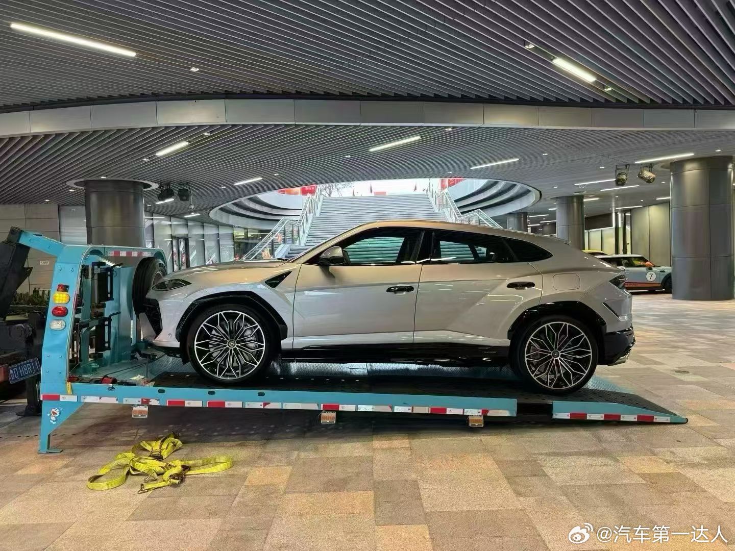 真正的高贵，是无需声张的气场。25年9月兰博基尼Urus SE，原厂银色，140