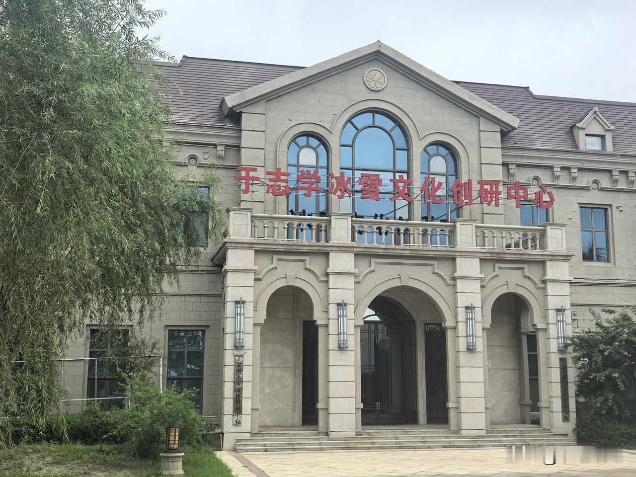 人这一生，最高级的自律，不是熬夜奋斗，不是刻意合群，而是学会与孤独和解，在独处中