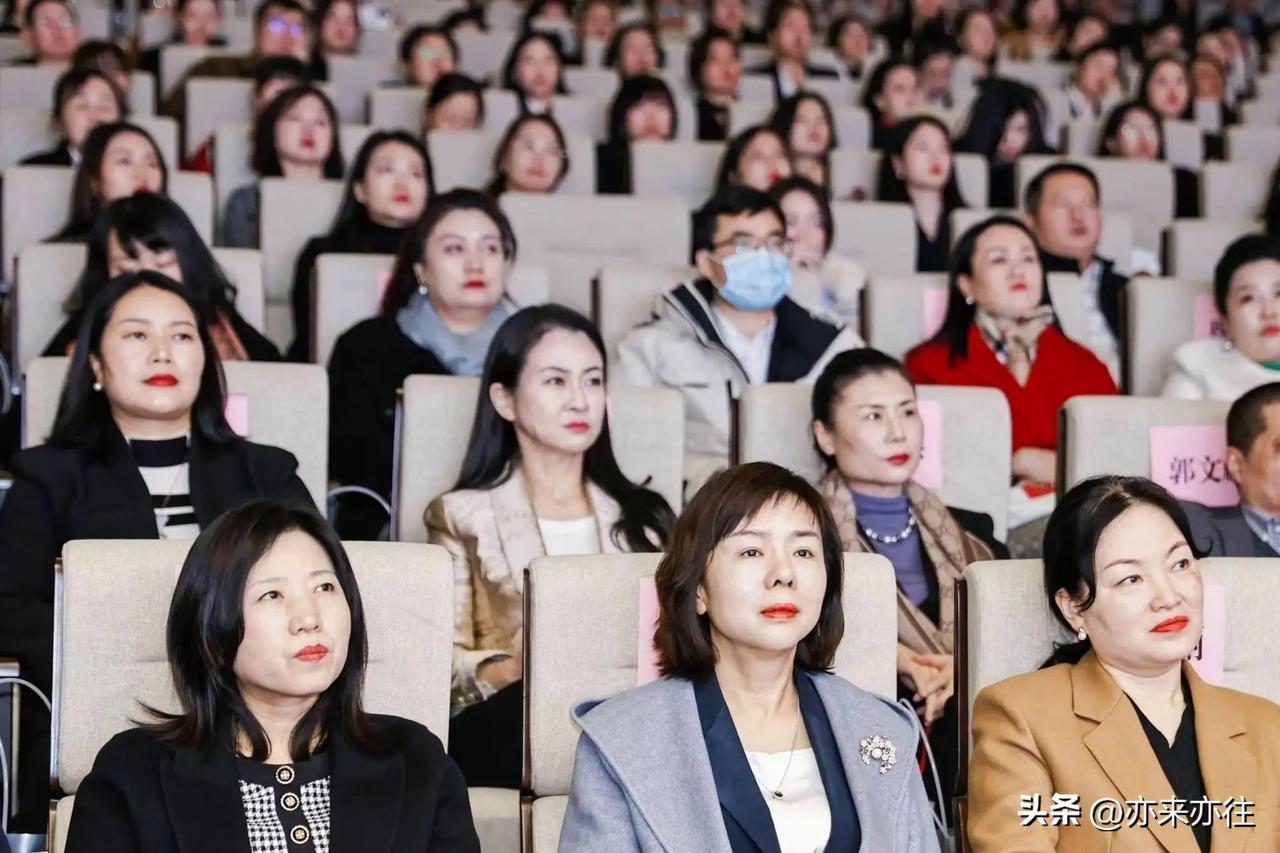 历史上今天：

2002年9月7日（农历八月初一），首届中国企业成功女性大会在北