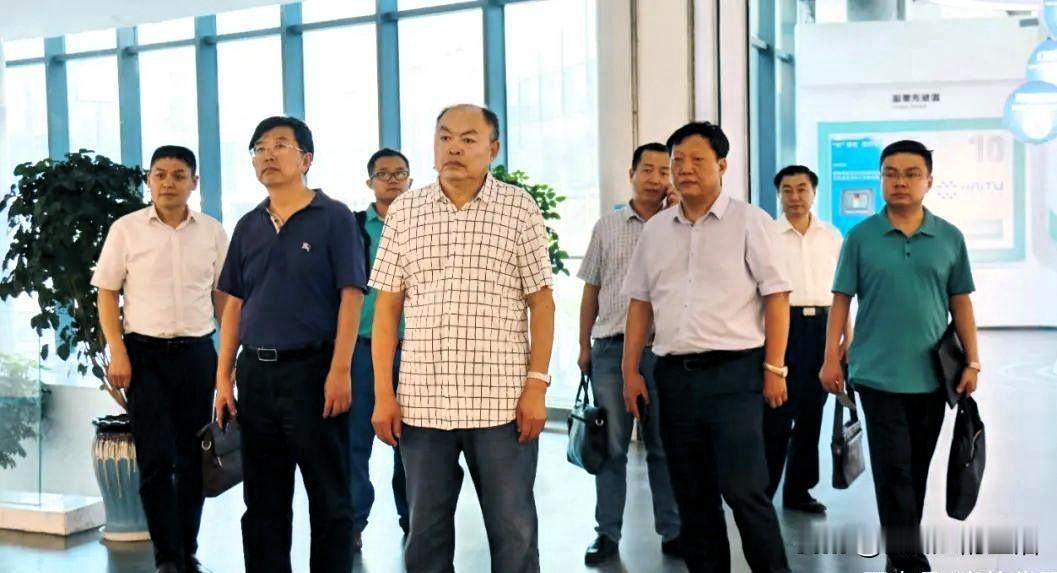 近日，安徽纪检监察部门发布通报，淮北矿业集团原现代服务公司党委书记、总经理孟德军