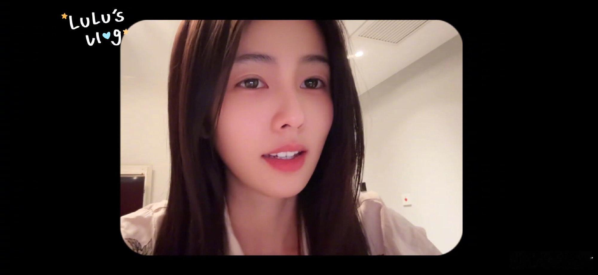 #Lisa听粉丝唱歌哭了##Lisa落泪# lisa泰国见面会听到粉丝唱的歌哭了