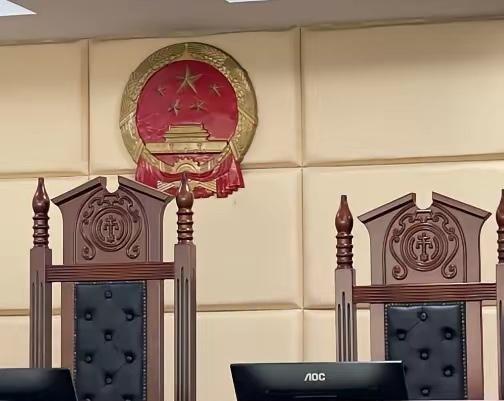 上海一23岁退伍小伙坐顺风车，竟被36岁离异带娃女火速拿下。闪婚仅数月，价值近千