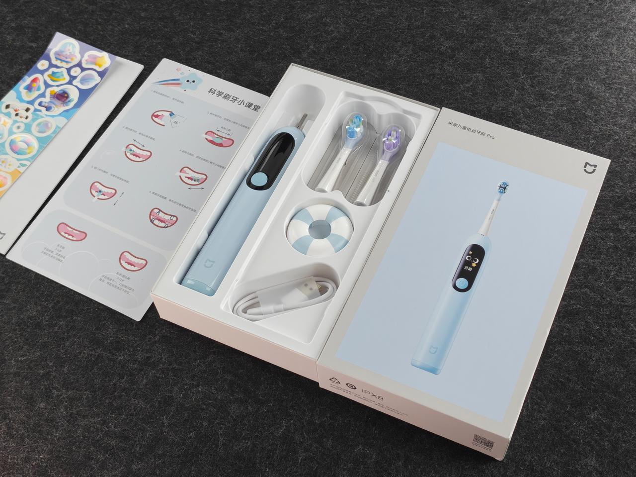 米家新出的儿童电动牙刷 Pro，感觉还挺不错的。 

有 0.96 寸彩屏带萌趣