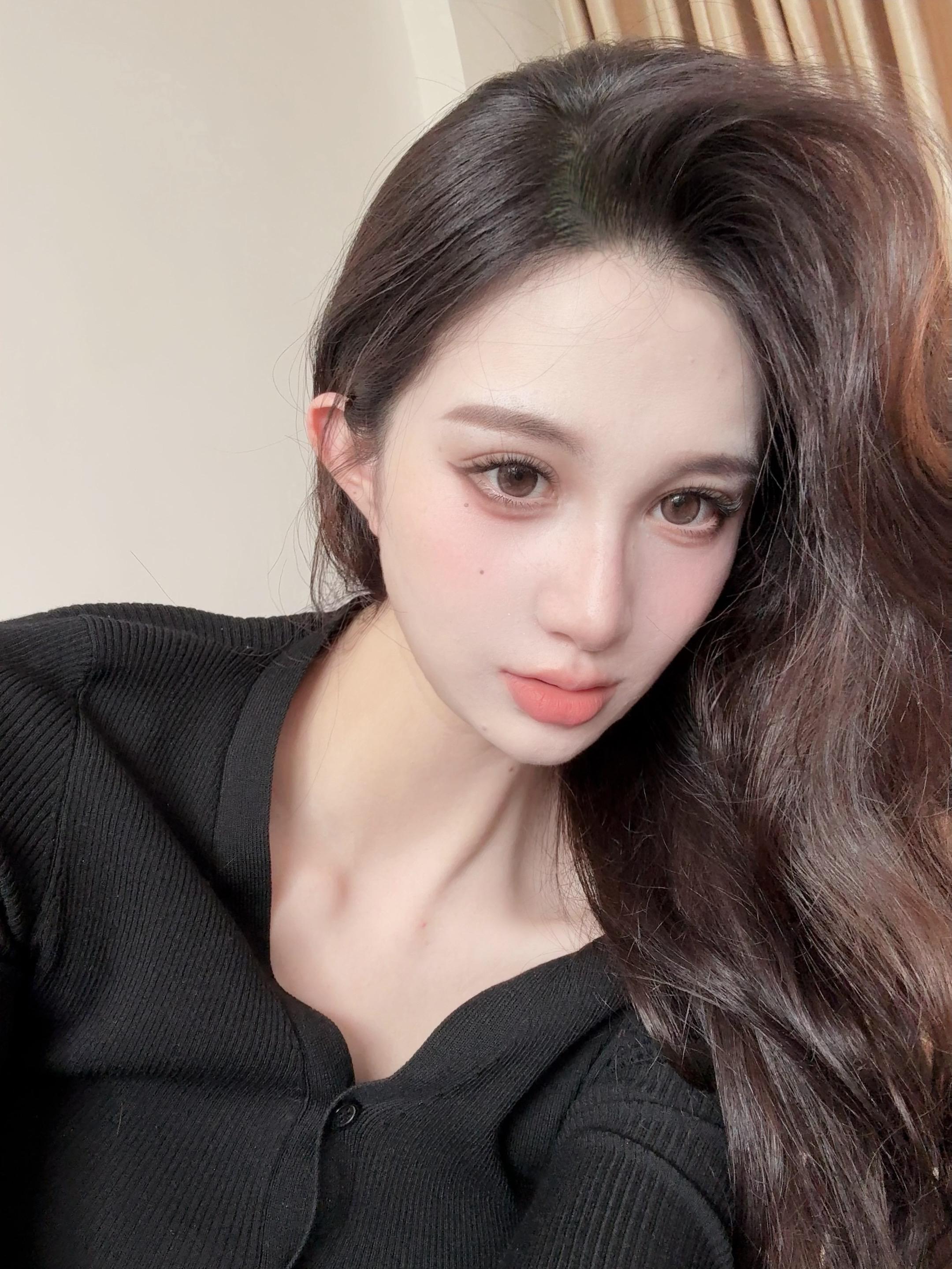 要勇敢，要漂亮，要善良，最重要的是要快乐 独自撑伞的大小姐，一直往前走别回头.