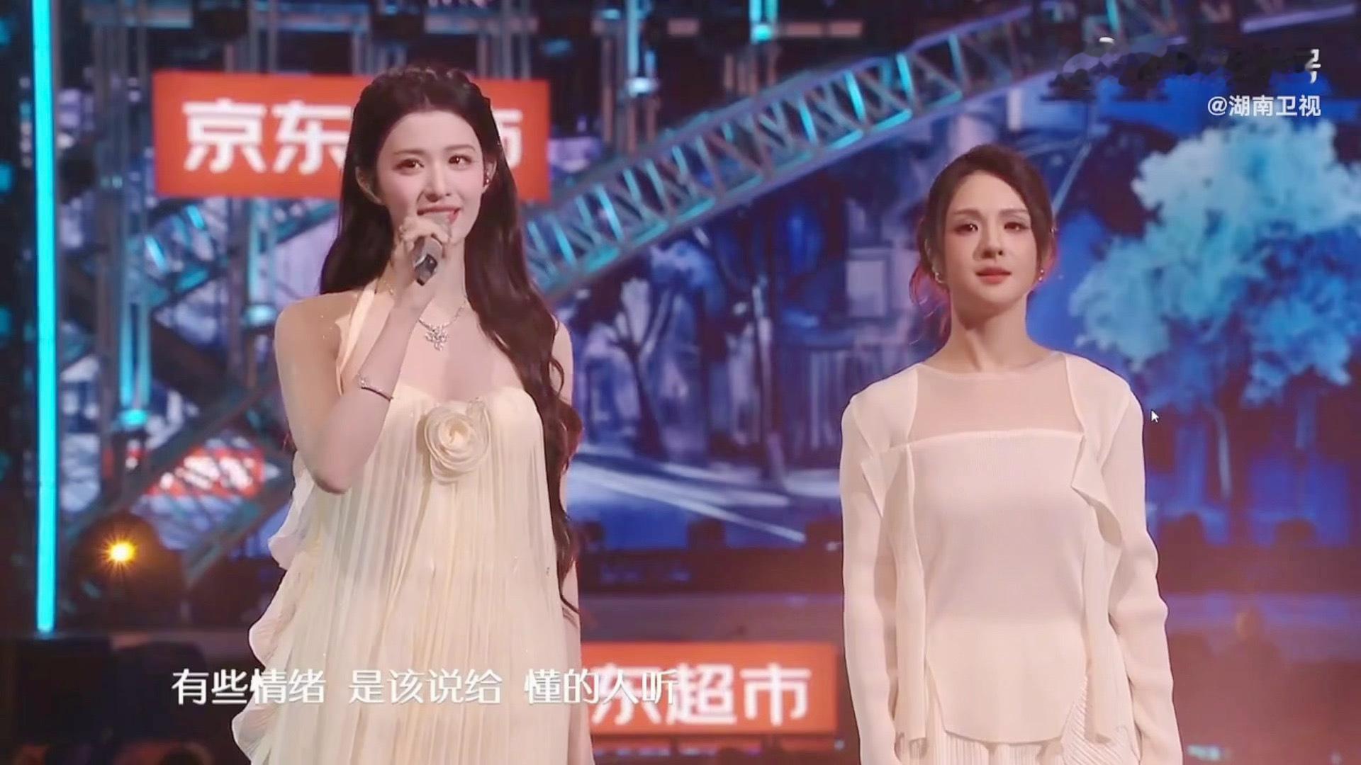 王楚然唱啥了光看脸了 我家双栖艺人来了…世界上居然有人同时有一张这么美的脸和这么