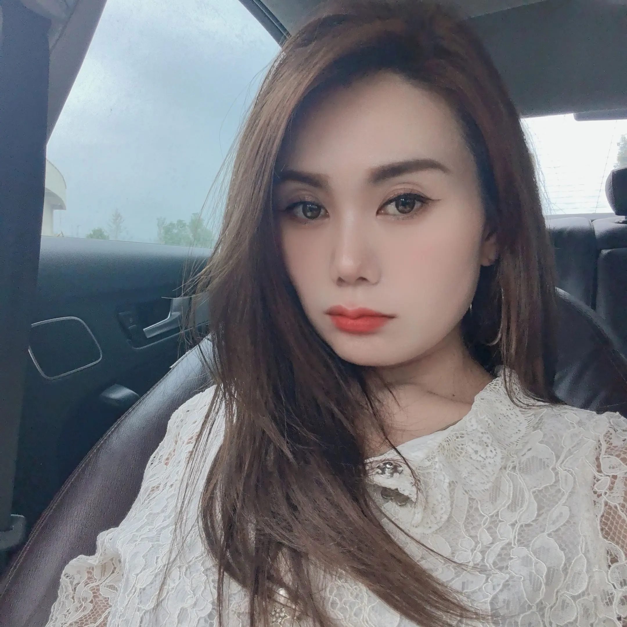 很多时候都是困在自己的焦虑里没法自拔 但又在感受到温暖的时候说给自己一点光亮