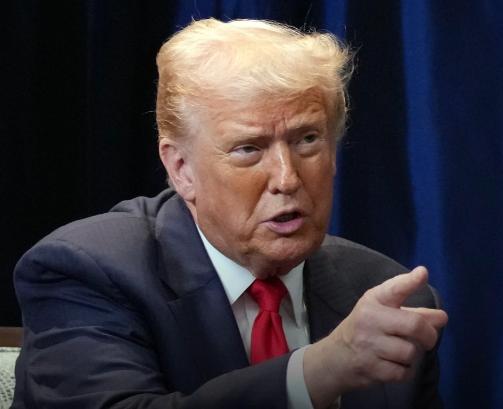 美国着急，芯片积压

目前，英伟达已经告知中国客户，计划在2026年农历新年前开