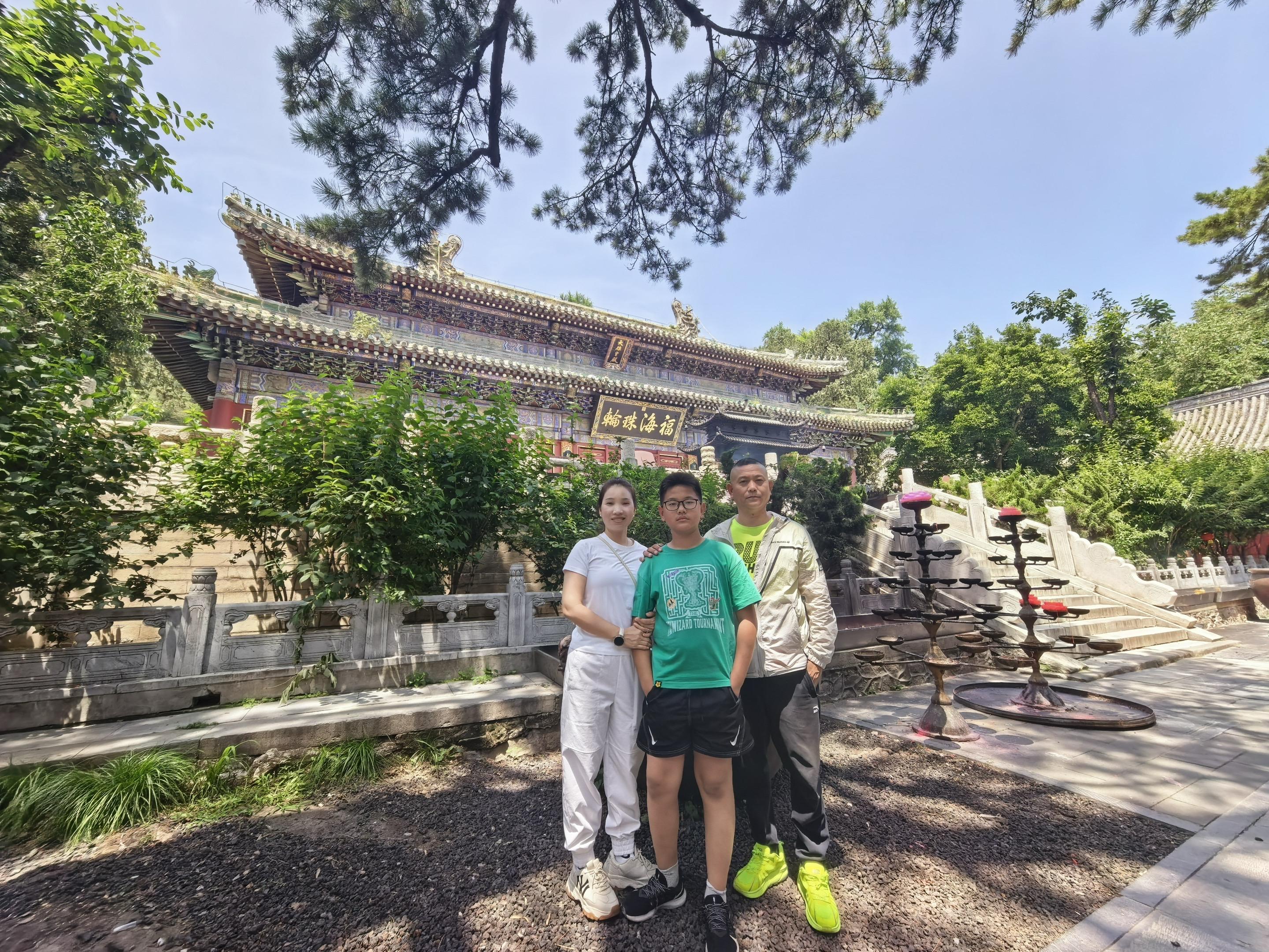 不求大富大贵，只愿我的少年平安顺遂，身心健康。前路坦荡无磨难，眼里有...