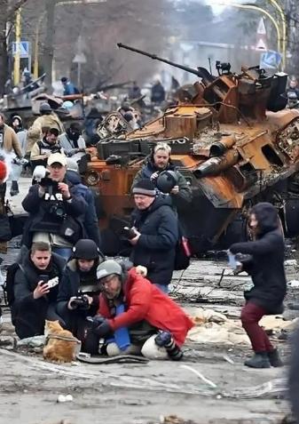 为啥俄乌冲突打了这么久却迟迟无法落幕？其实这早已不是单纯的两国战争，而是俄罗斯、