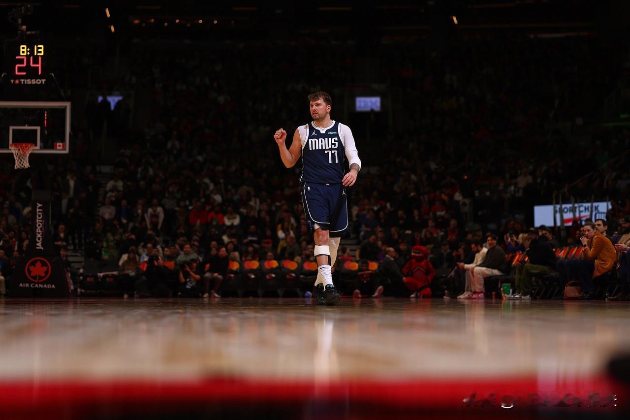 NBA赛场数据：
   生涯第67个三双，东契奇25岁生日夜爆砍30分11板16