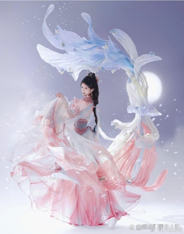 鞠婧祎 出席江苏卫视春晚舞台造型，仙气小鞠～ 