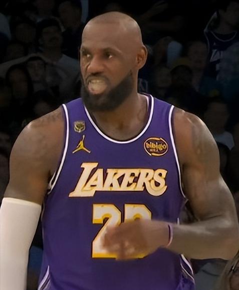 再赢一局！火箭2-3湖人！

这是一场非典型的对局，火箭扔进去14个三分球，而湖