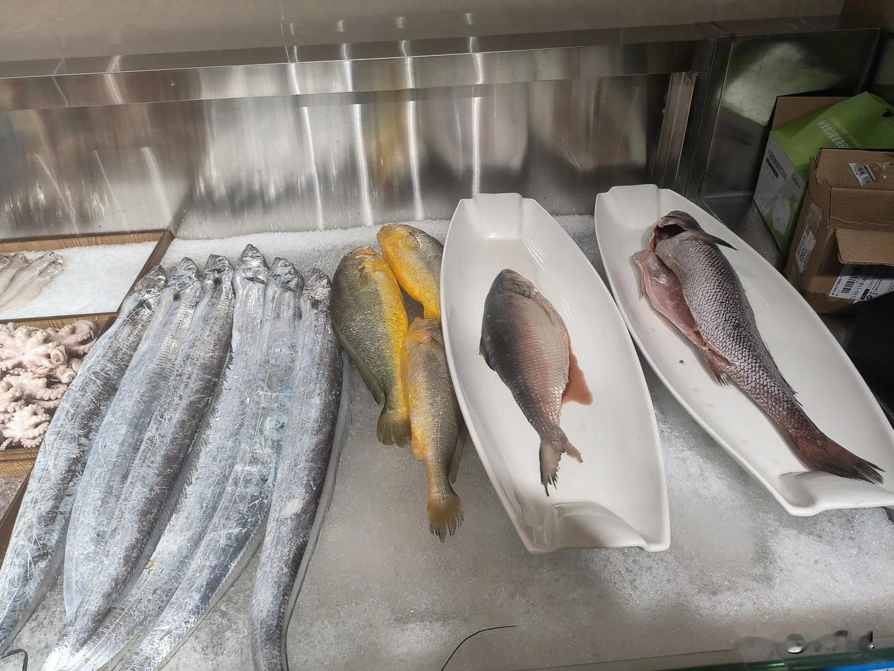 看看我的晚饭！调研一下午！跟着几个上市公司朋友去吃饭！他们说吃啥，我说来杭州，当