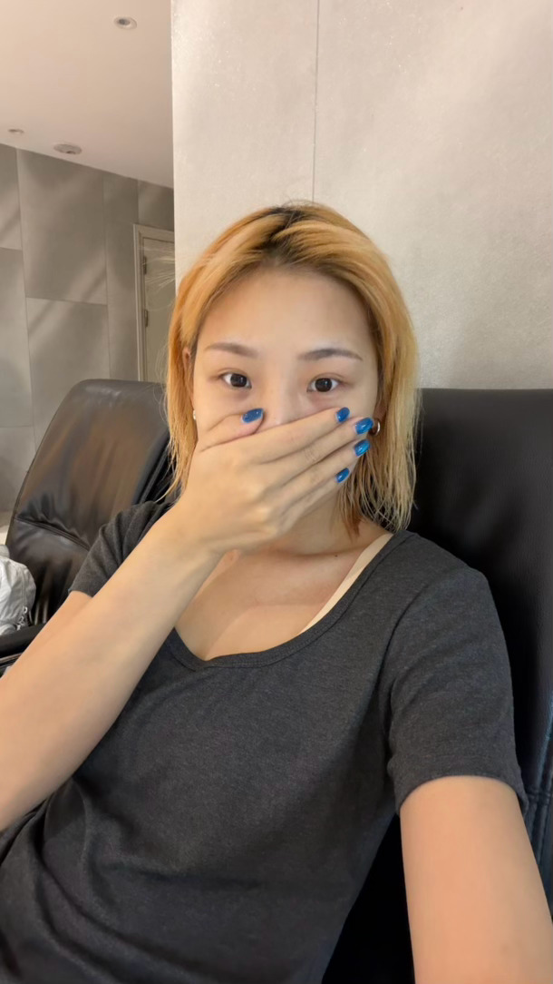 真的疯了早上抱着说结婚  中午家宝去买了20 g 黄金 下午吵架要砸电脑现在已经