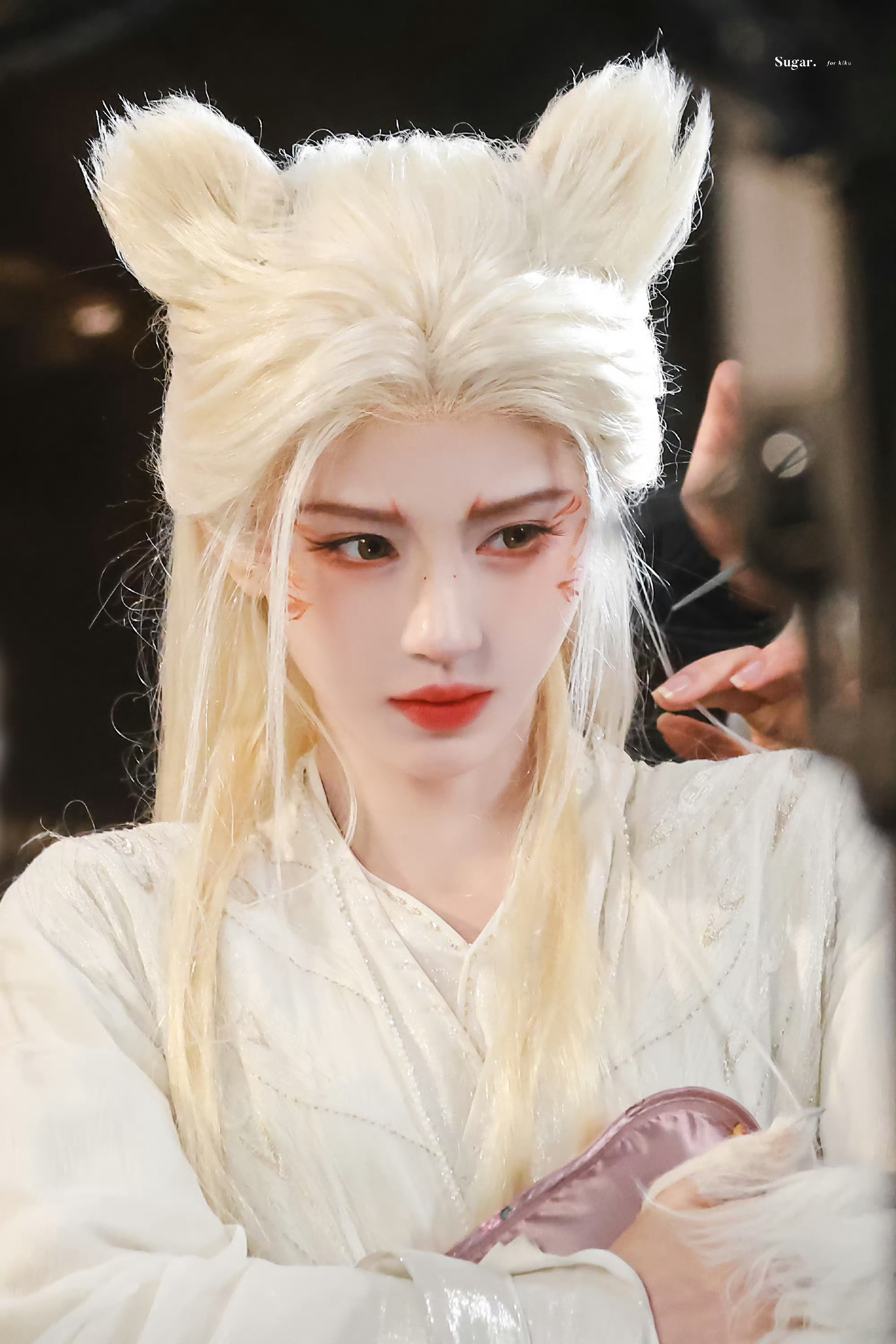 鞠婧祎露芜衣狐系图鉴，你可曾在雪山救过一只狐狸，太美了！ 