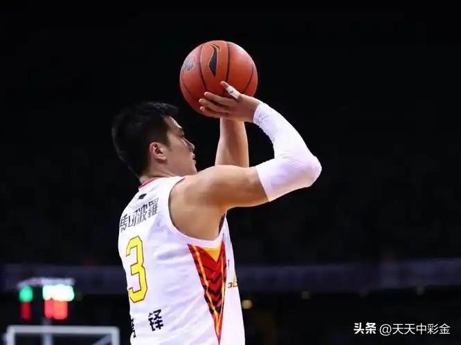 孟铎加时绝杀新疆 (2018年)：缺少易建联等三大主力的广东，与新疆战至加时。最