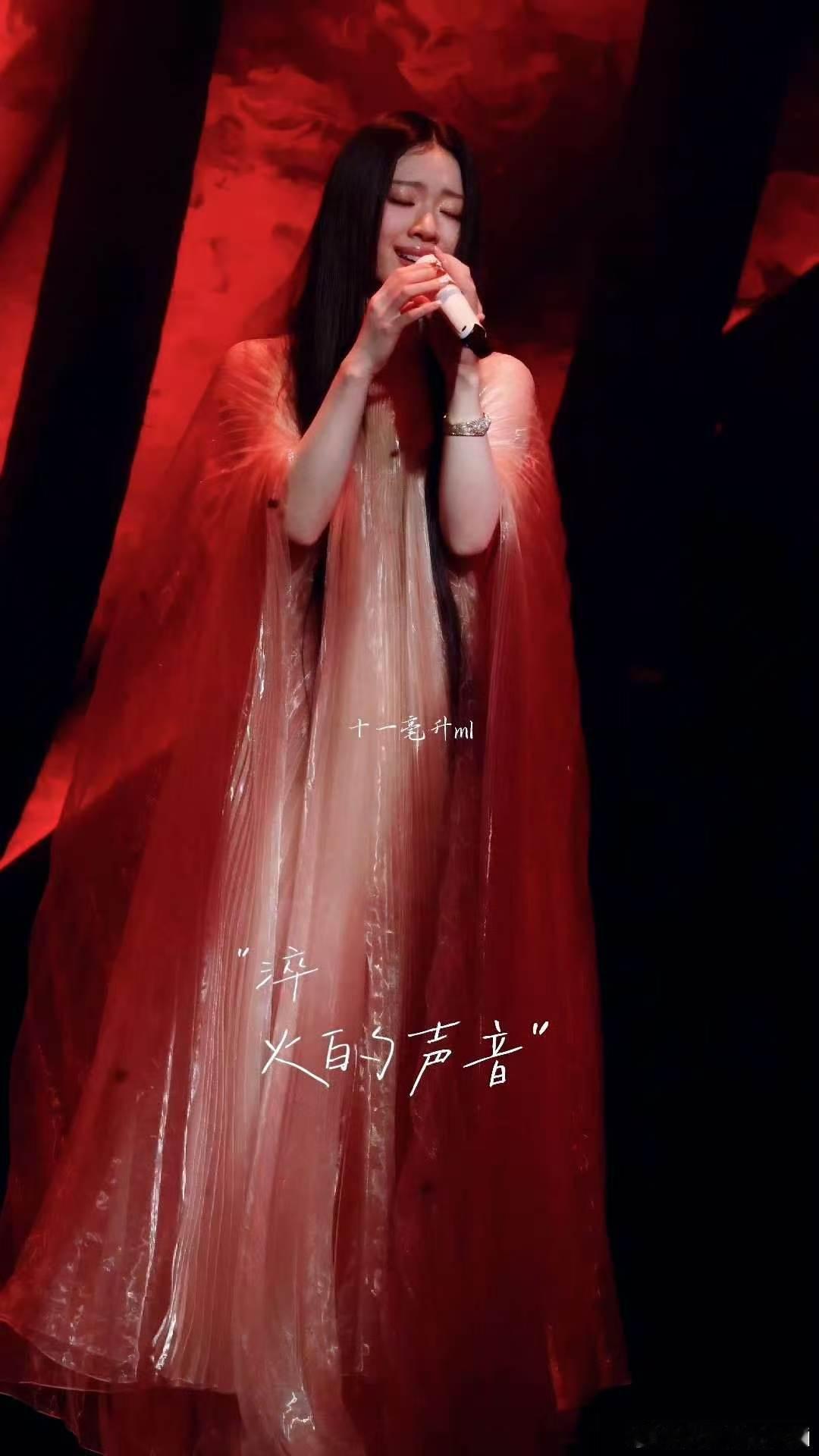 单依纯新歌LAVA上线 《LAVA》打破大众对单依纯演唱的固有印象，拓宽音乐表达