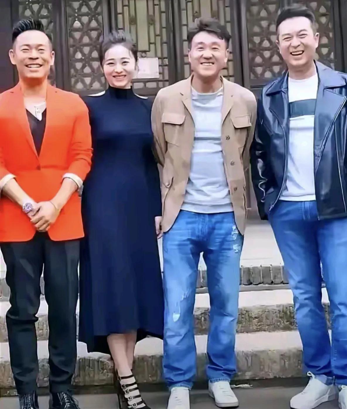 张嘉译，何冰两人是实力派演员，一般电视剧演的都是男主角，演技也非常好。

唱者优