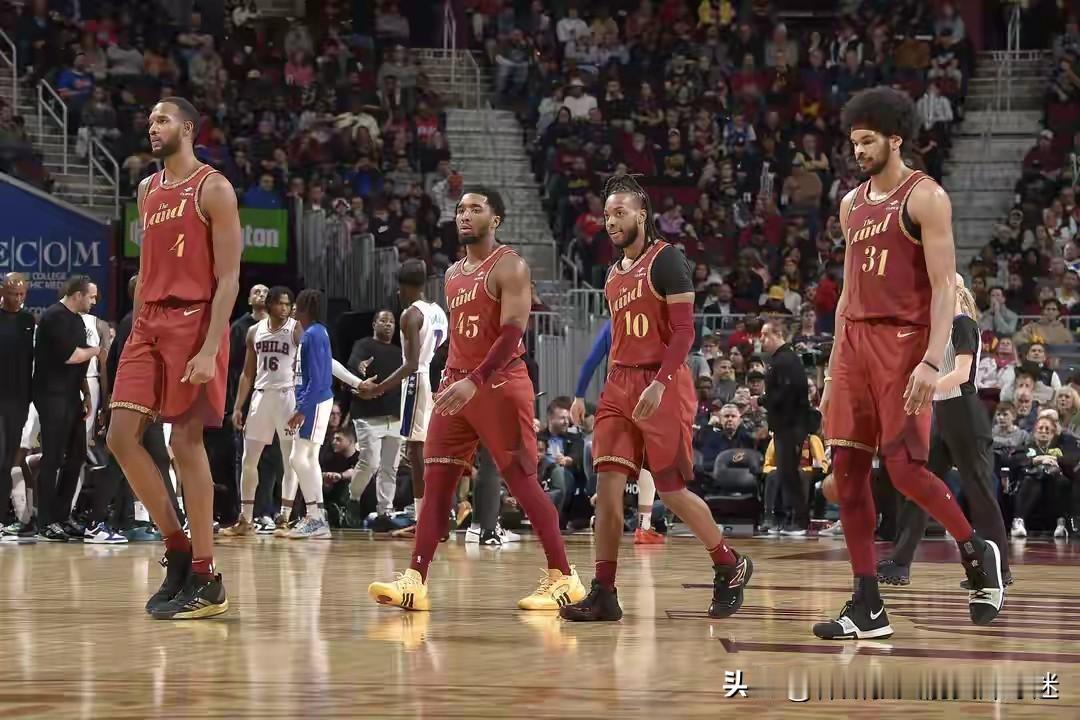 火箭对位骑士，感觉后场米切尔要爆。毕竟火箭没有后卫可以阻碍他的进攻。阿门汤普森虽