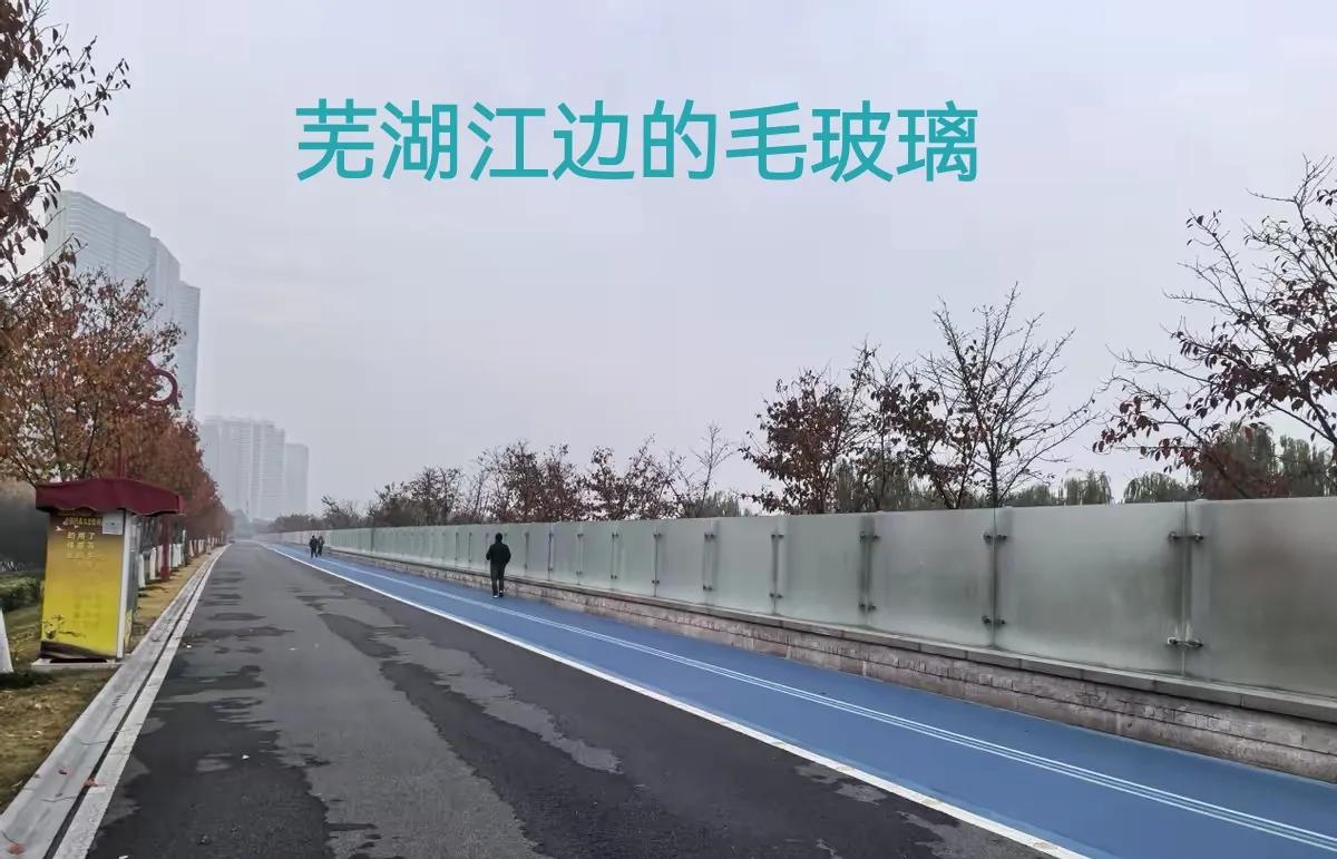 长江、青海湖、壶口瀑布是不是承包了？
祖国的山川河岳咱老百姓看一眼都不行？
坐飞