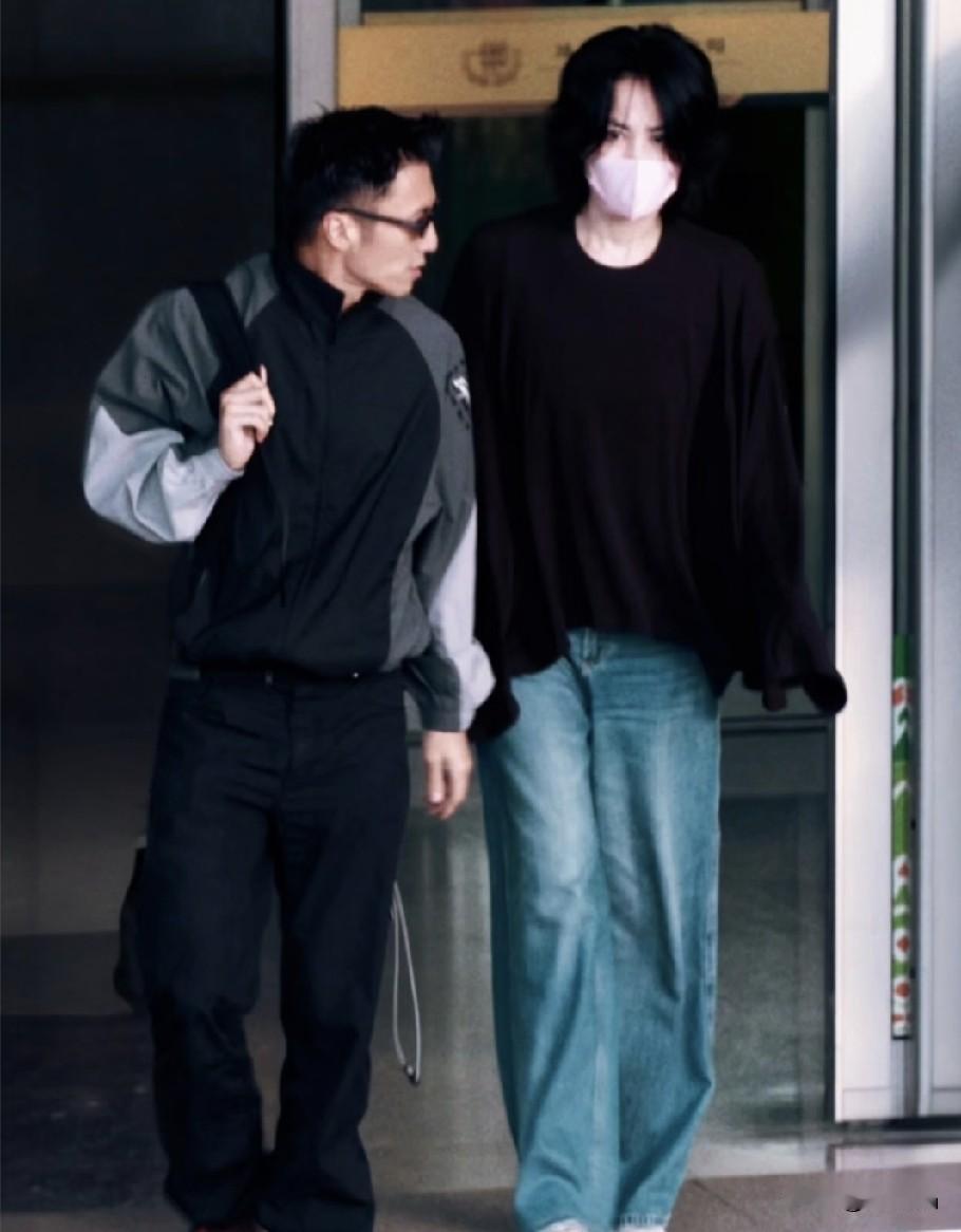昨天两人西安同框上了热搜。王菲这一次会不会西安助唱，引发网友的好奇。很多人羡慕王