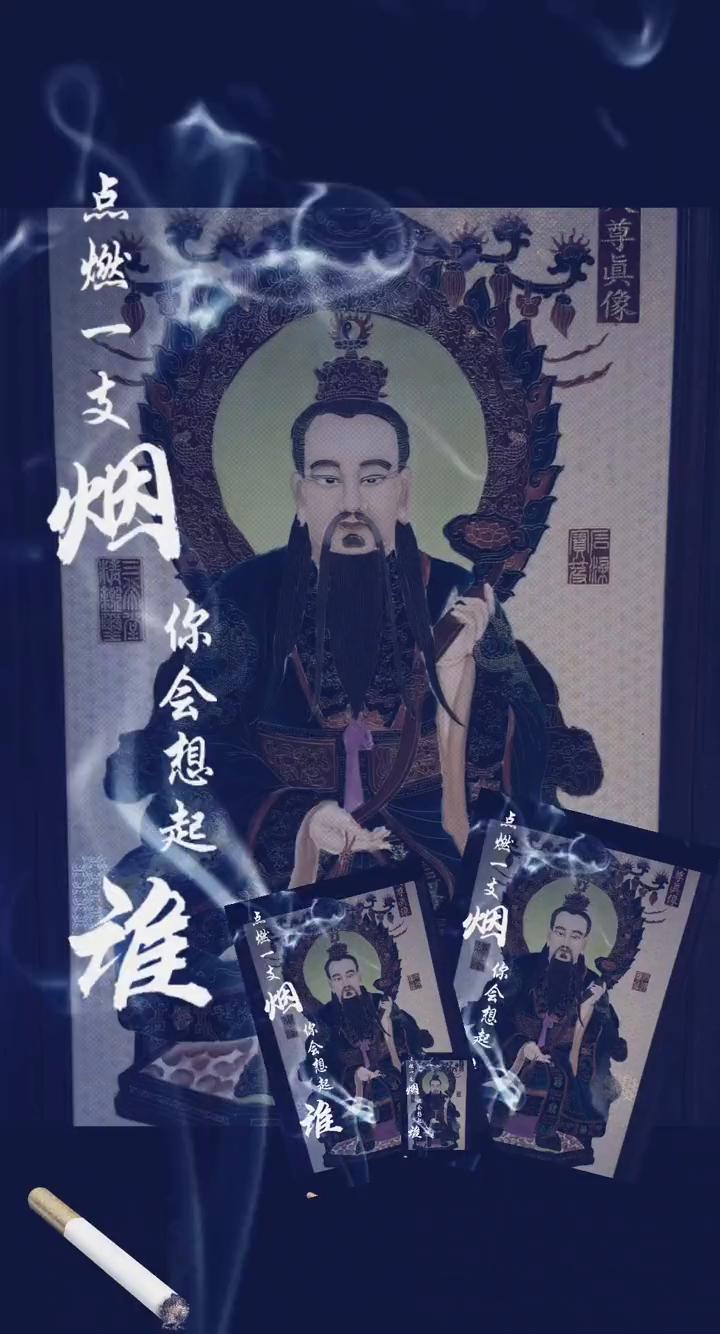 灵魂有光的人一般要到四五十岁才真正发光。在这之前，他们得一个人走过好长一段黑路，