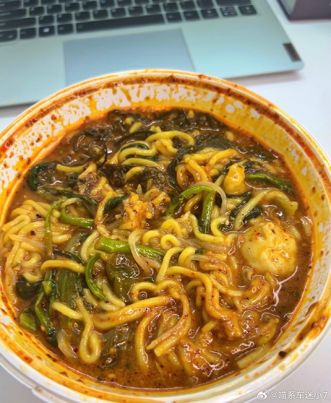 刘文祥刚爆火就塌房看网上各种吃法，我还被种草了。本来打算出差回来就去吃一顿，结果