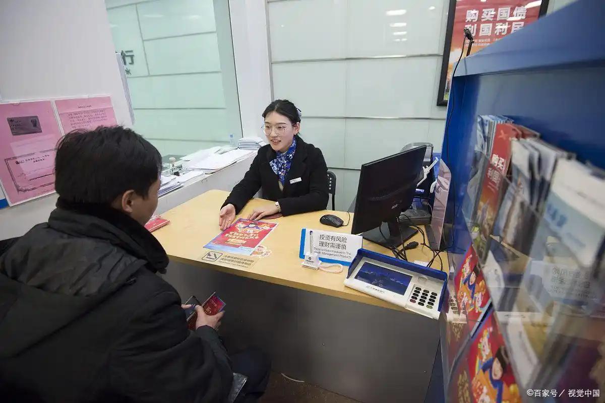 2026年养老金调整通知迟迟没有动静，不少手握闲置资金的退休群体、稳健投资者，不