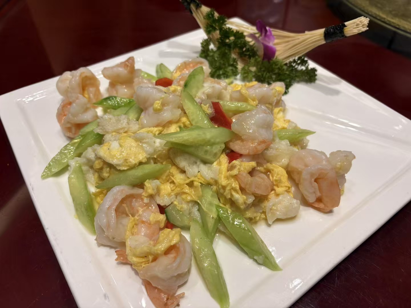 深夜放毒 凑凑合合简单吃两口吧，毕竟出来吃饭就是为了喝酒，吃啥不太重要