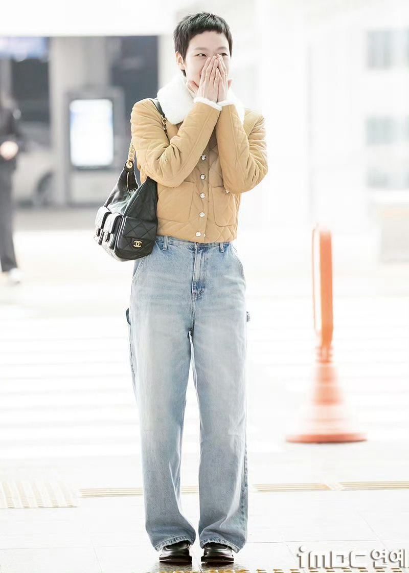 今日份飞往杭州参加香奈儿活动的金高银～ 