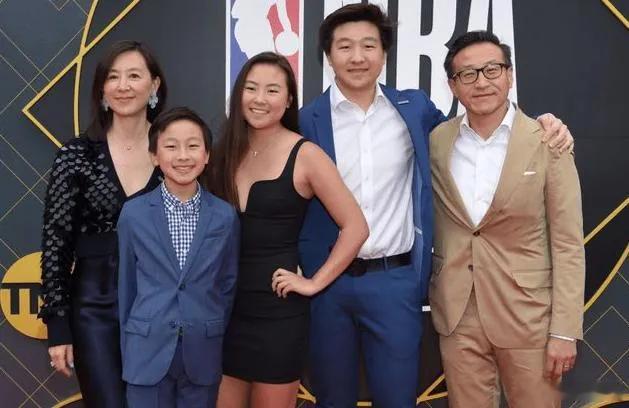 篮网老板蔡崇信官宣离婚或许，这是大灾难前的切割。 