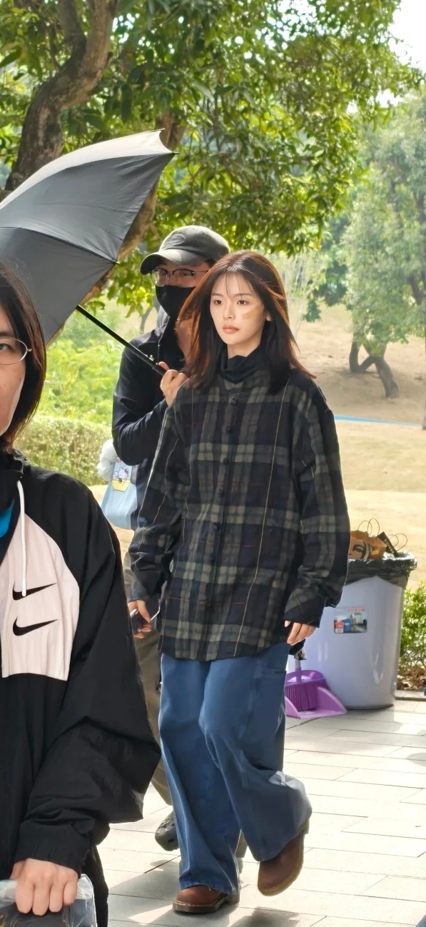 下戏后杨超越，气场也是那么强。🌦️杨超越锁骨发🌦️杨超越郑雨 🌦️杨超越今