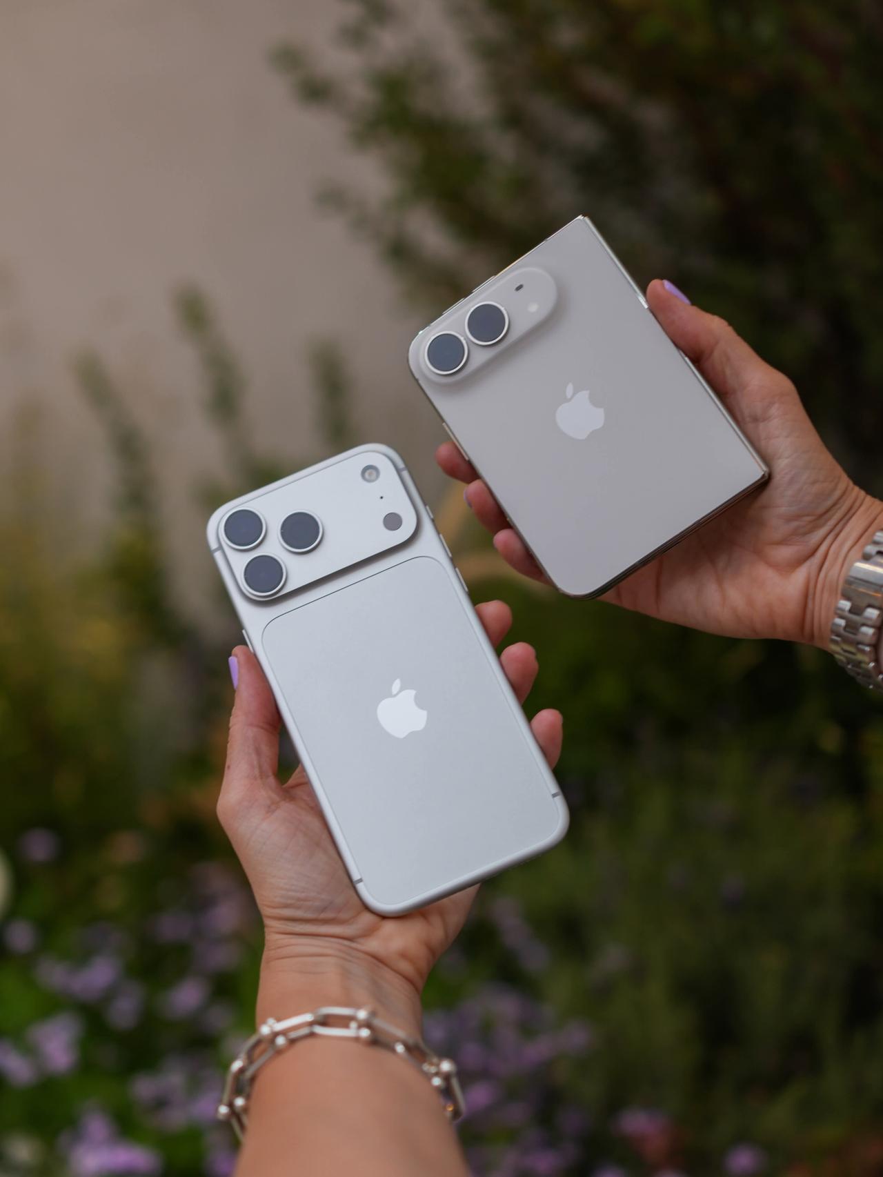 当 iPhone 踏上折叠的新赛道，
“手机”的定义，也该重新掂量了。
Appl