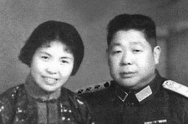 1949年，陈赓在上海见到了小姨子。多年不见，小姨子出落的亭亭玉立，已长成了大美