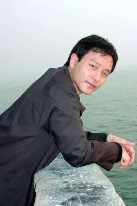 相信大家都无法忘记一年前那个哀伤的愚人节，深得乐迷宠戴的「 哥哥 」张...