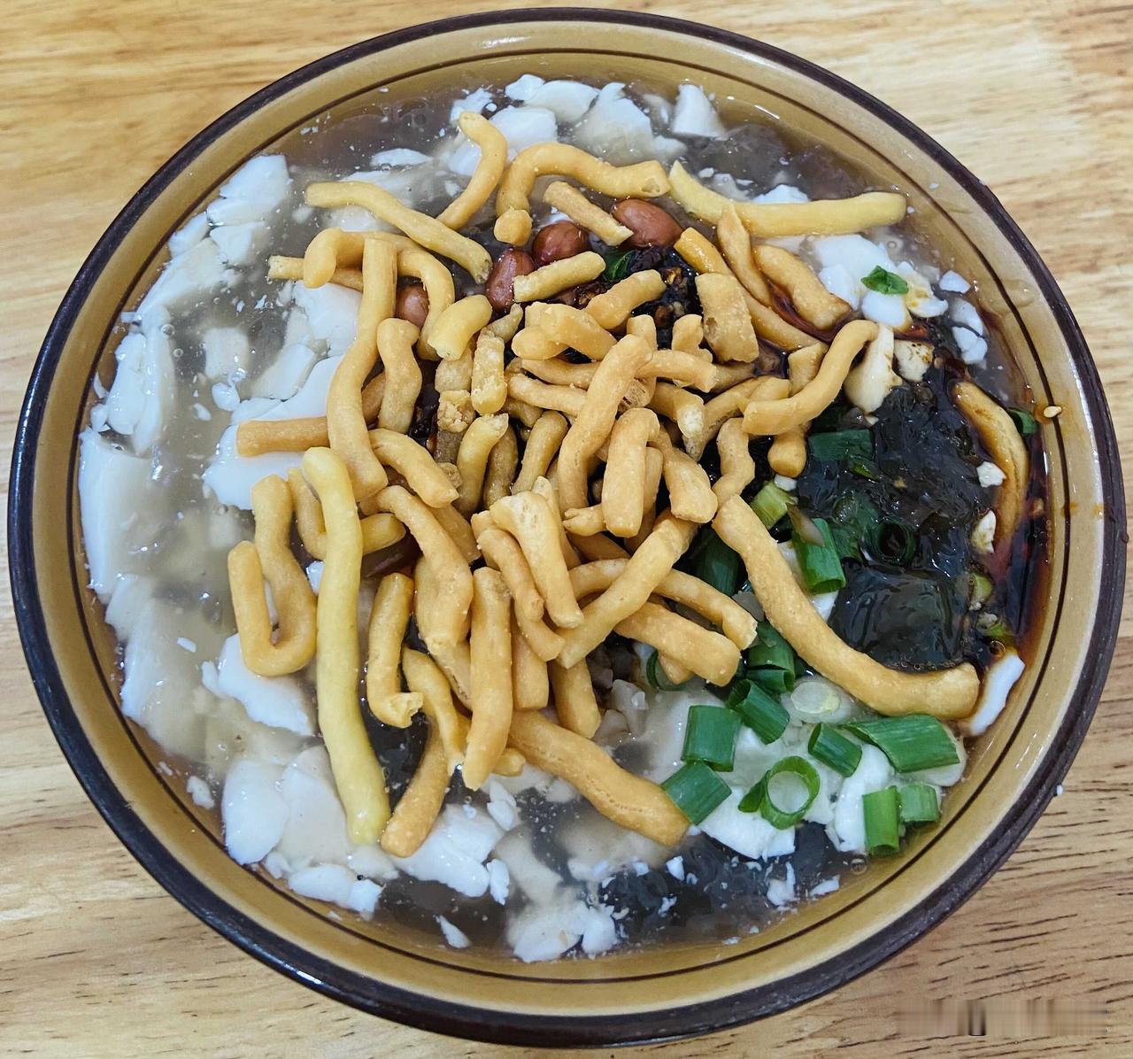好大个头的虾，好诱人的烤鸭，好酥脆的炸鸡……为了一会是在外面吃午餐，就只好统统放