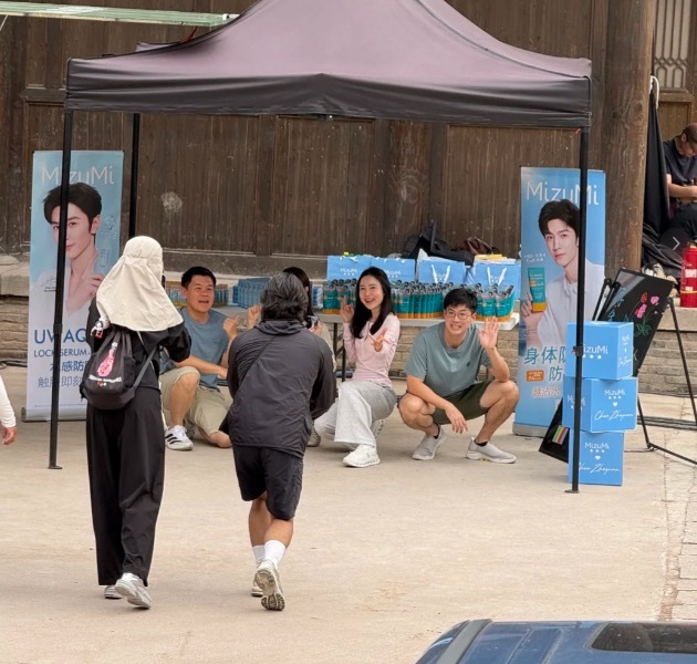 mizumi真好真宠！老板亲自从泰国跑来横店给代言人的剧组应援啊陈哲远mizum