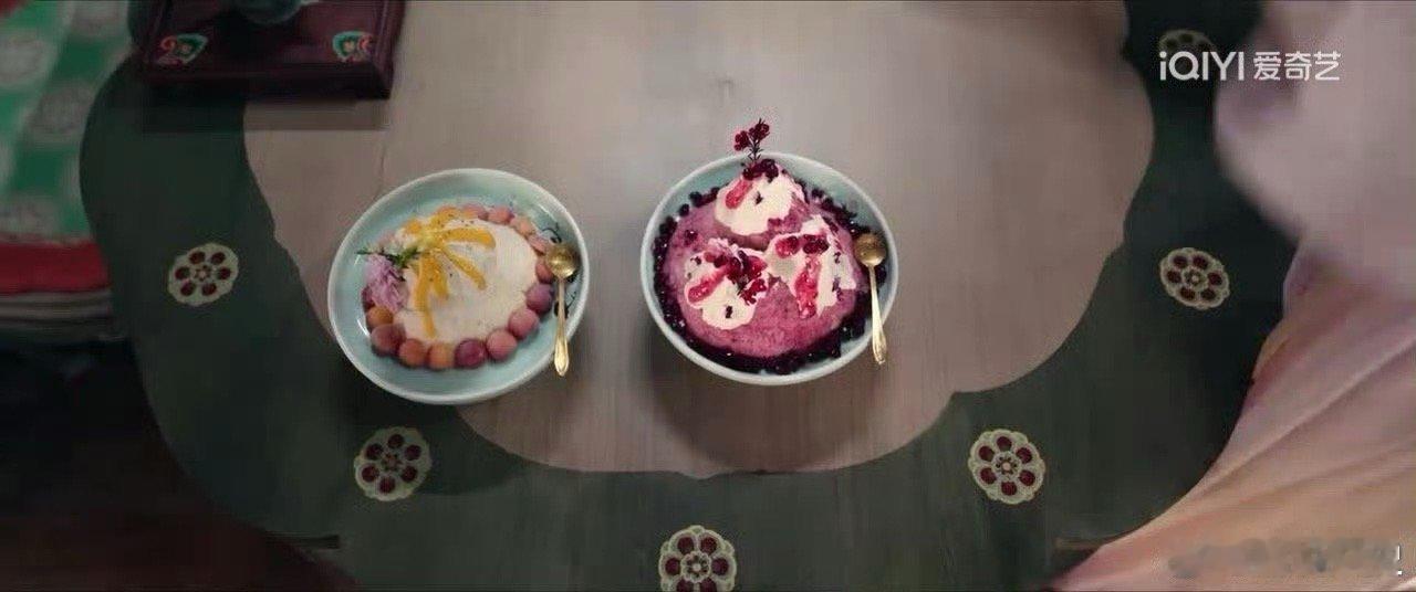 我还是觉得唐代的酥山更可能像绵绵冰或刨冰，不至于成为现代冰激凌这种样式呢 