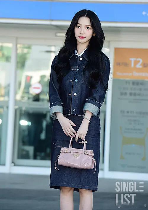 杨幂与柳智敏Prada出发图撞衫了吧，状态谁赢了？ 